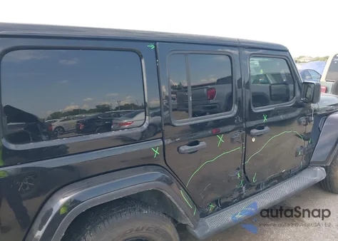 2020 Jeep Wrangler Unlimited Sahara Altitude 4X4 z USA, uszkodzony, nr VIN 1C4HJXEG9LW174374